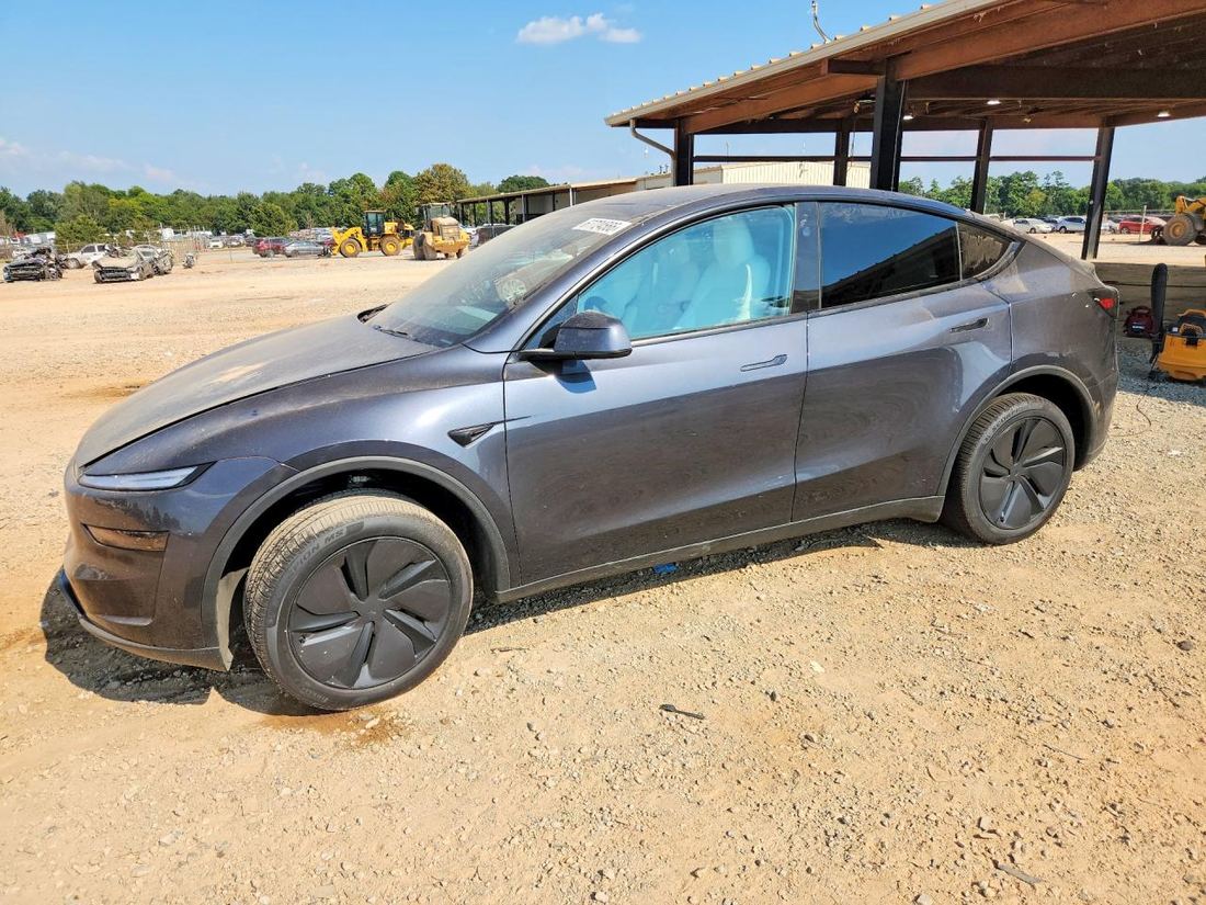 2026 TESLA MODEL Y