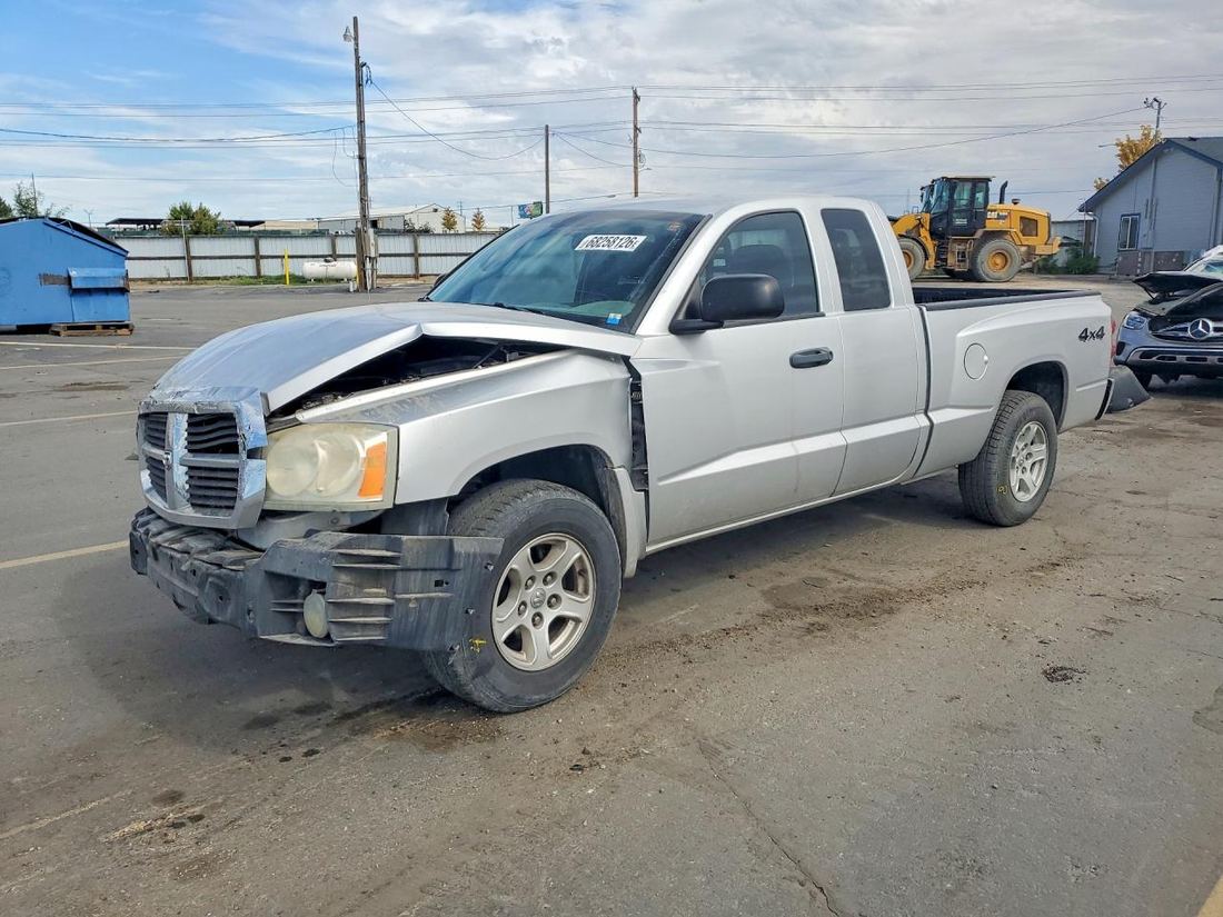 2005 DODGE DAKOTA