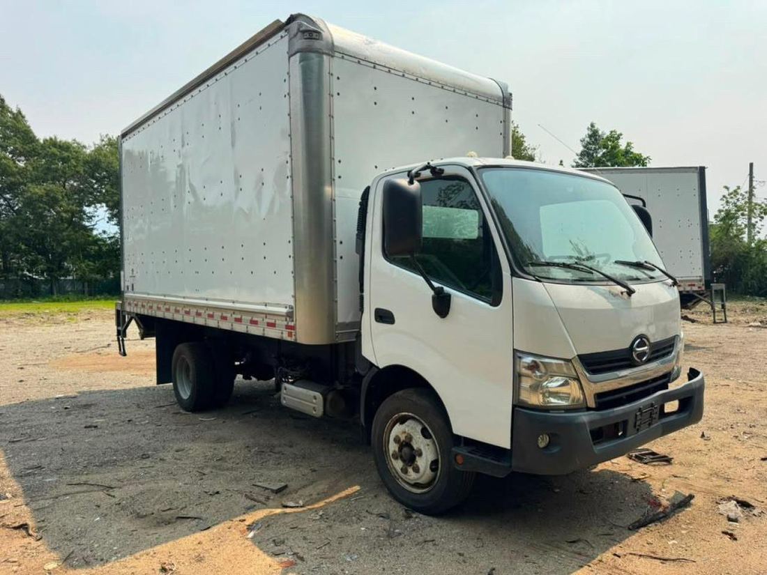 2020 HINO 195
