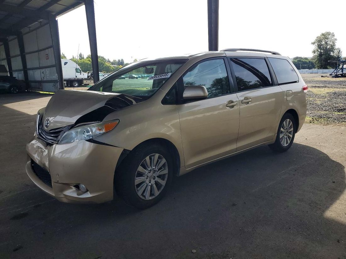 2014 TOYOTA SIENNA