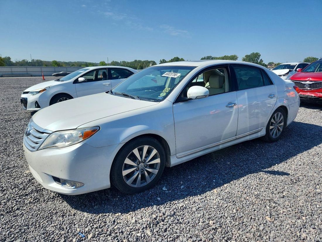 2011 TOYOTA AVALON