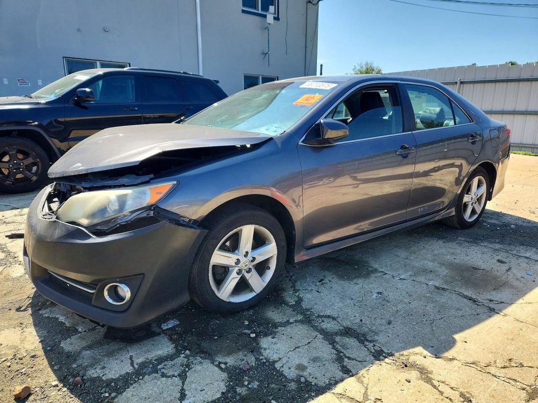 2014 TOYOTA CAMRY