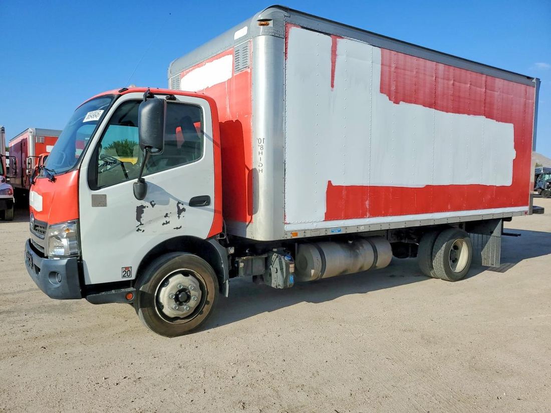 2018 HINO 195