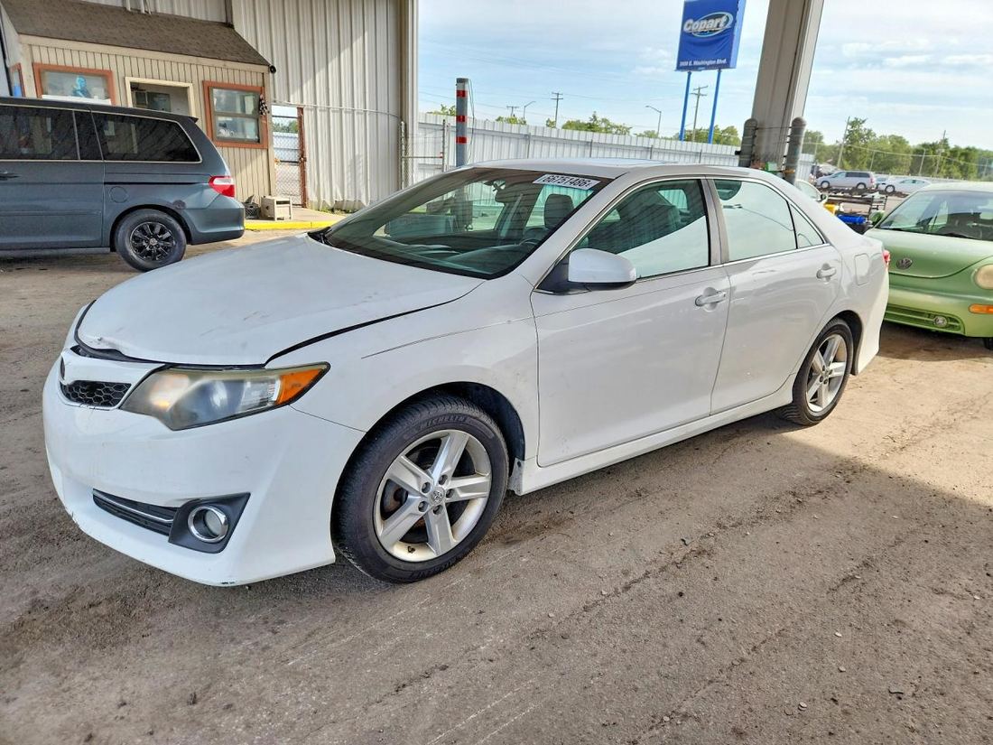 2014 TOYOTA CAMRY