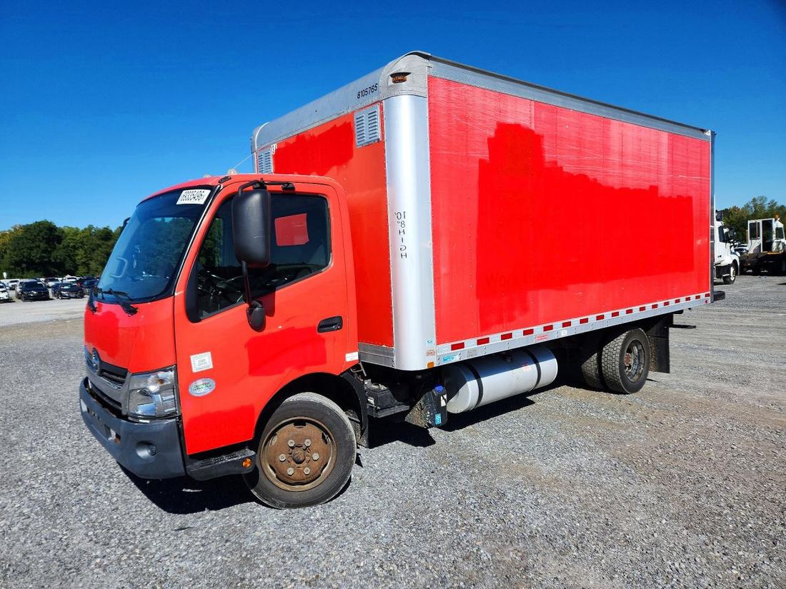 2017 HINO 195