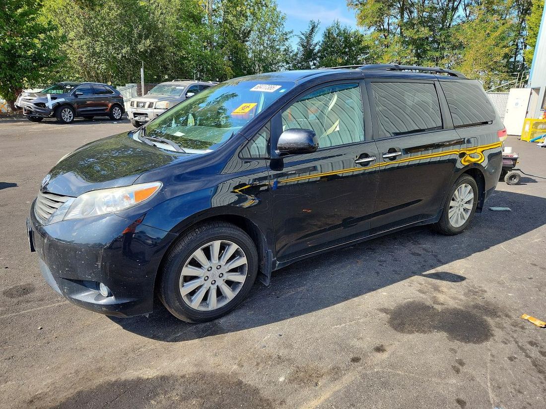 2013 TOYOTA SIENNA