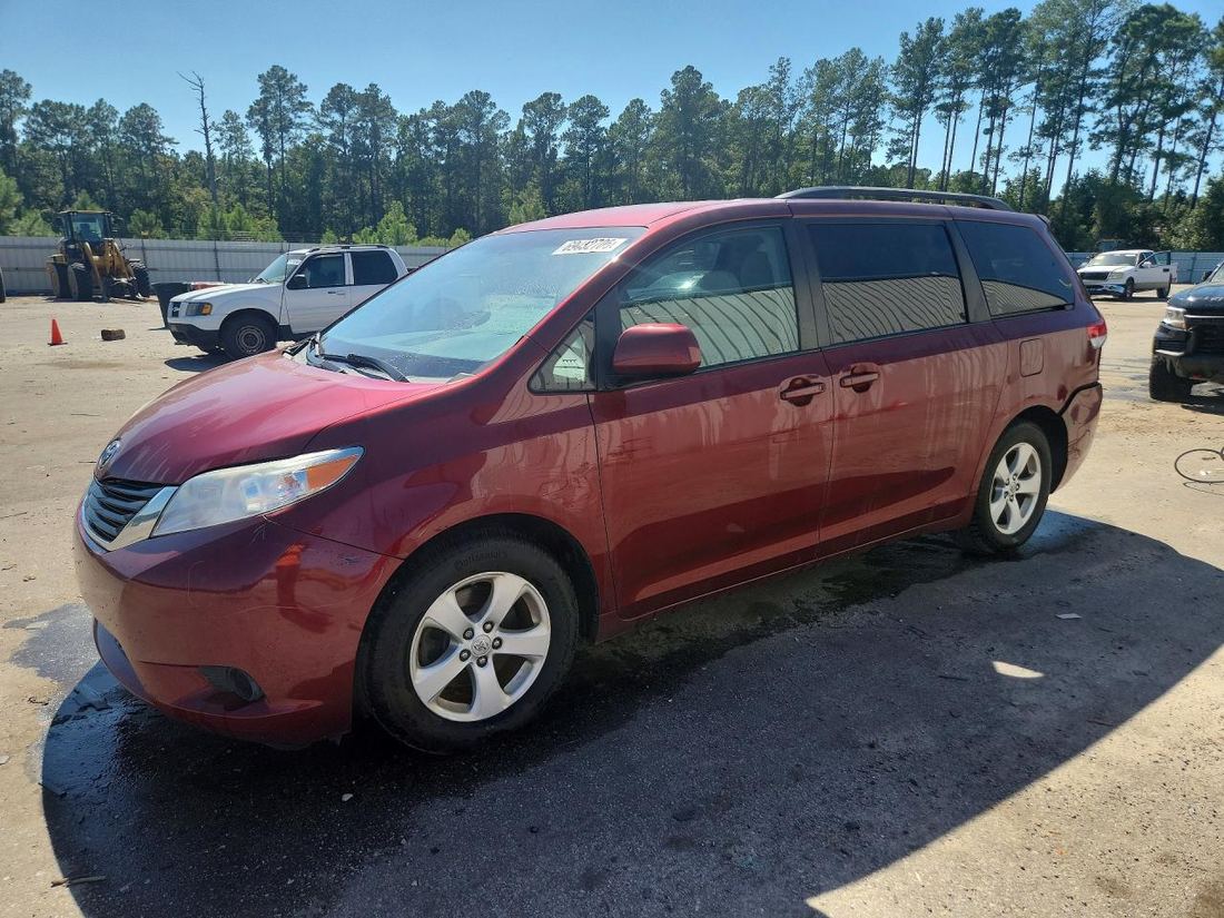 2011 TOYOTA SIENNA