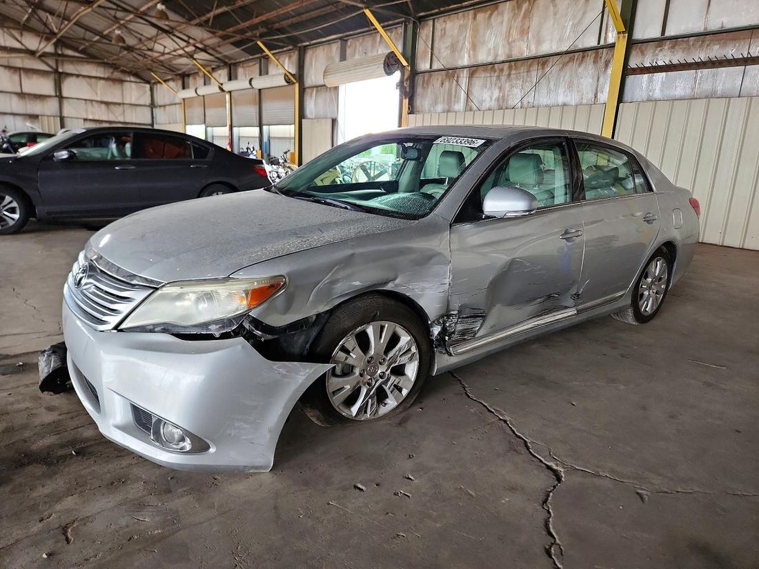 2012 TOYOTA AVALON