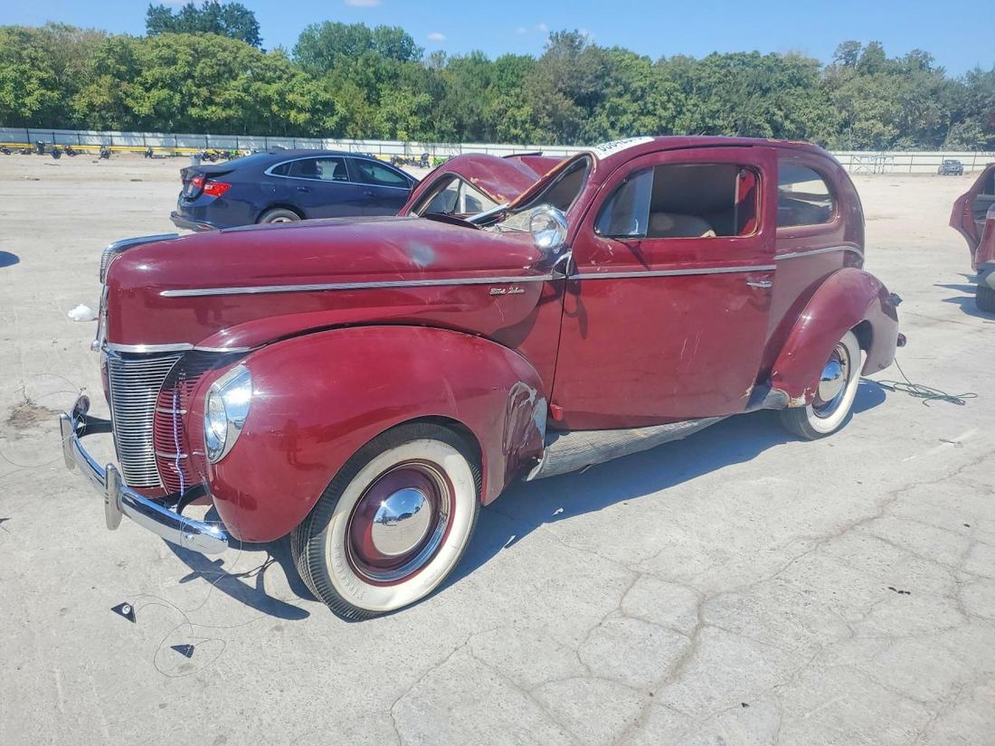 1940 FORD 2-DR SEDAN