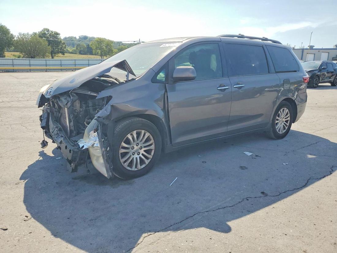 2015 TOYOTA SIENNA