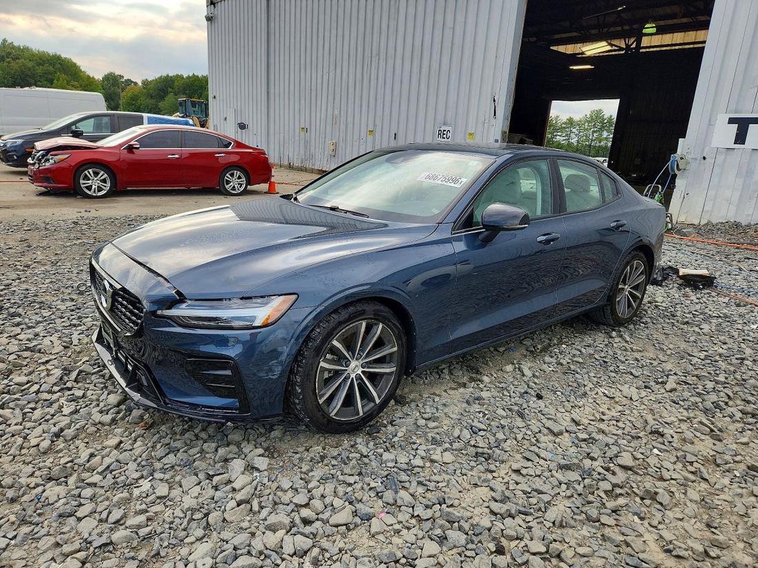 2022 VOLVO S60