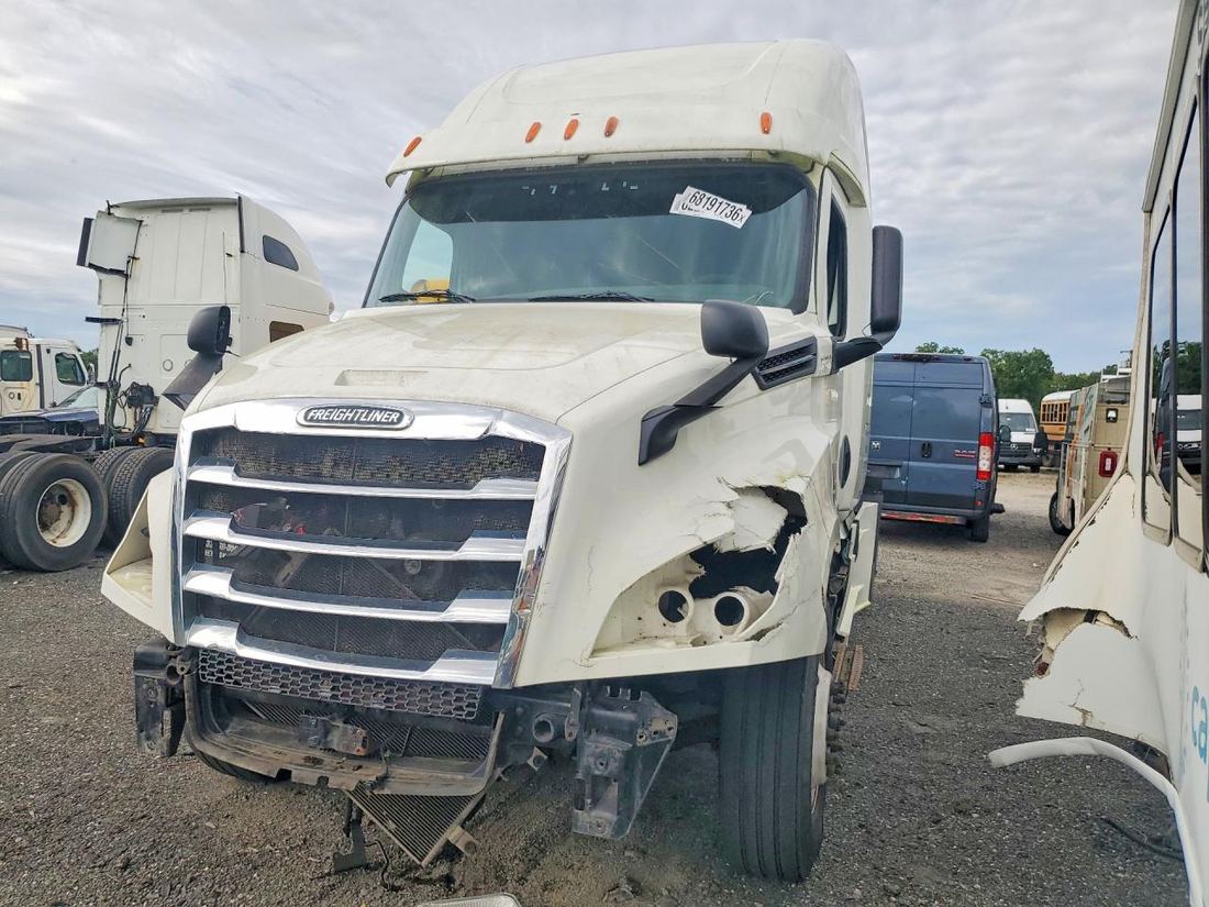 2018 FREIGHTLINER CASCADIA 126