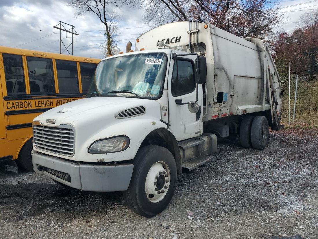 2004 FREIGHTLINER M2 106 MED