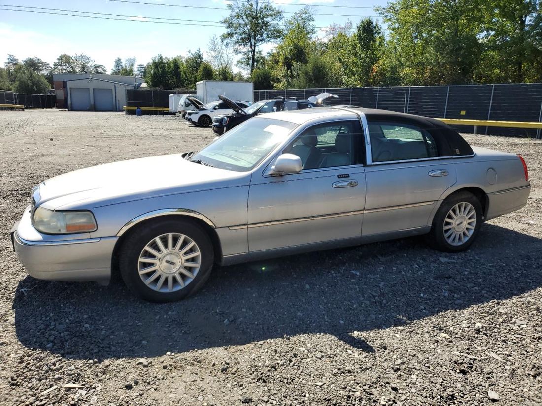 2003 LINCOLN TOWN CAR