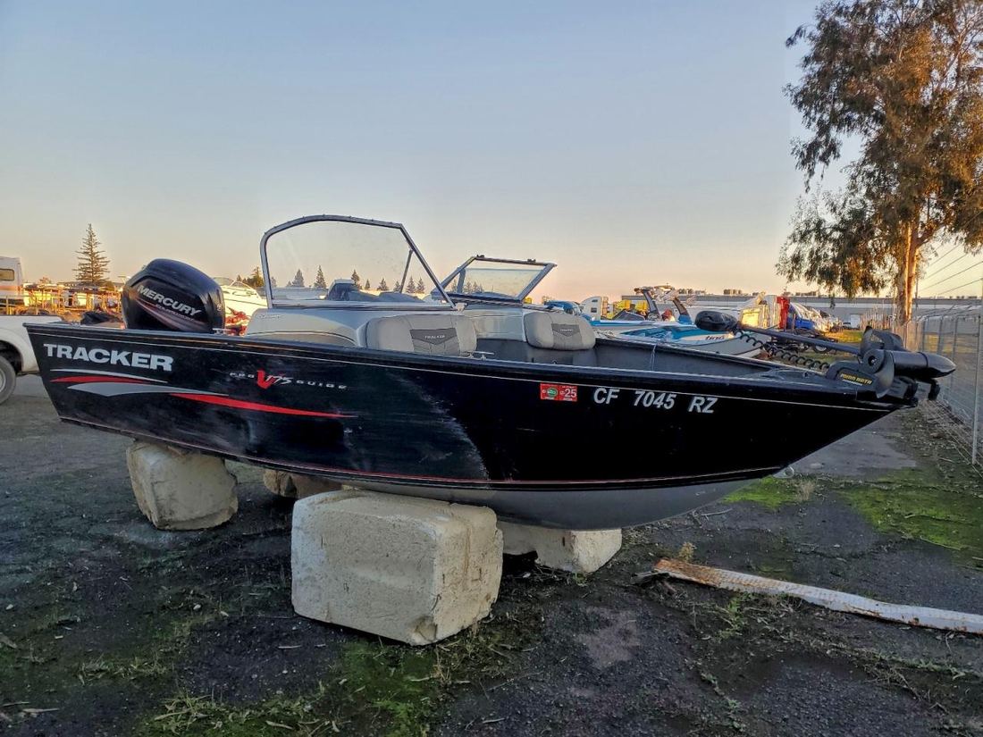 2018 TRACKER UNKNOWN