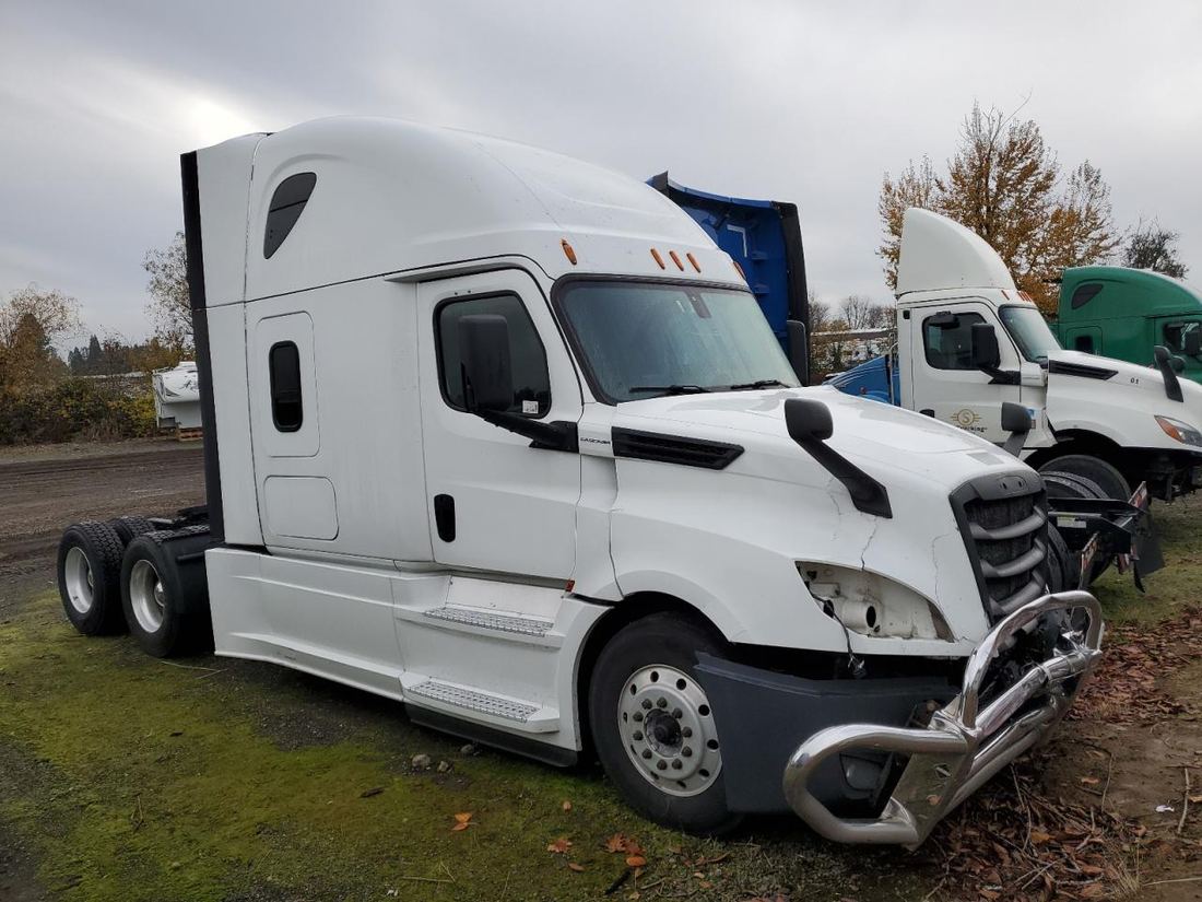 2020 FREIGHTLINER CASCADIA 1