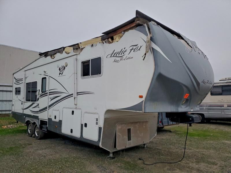 2014 ARTIC FOX 32 FT RECREATIONAL VEHICLE (RV)