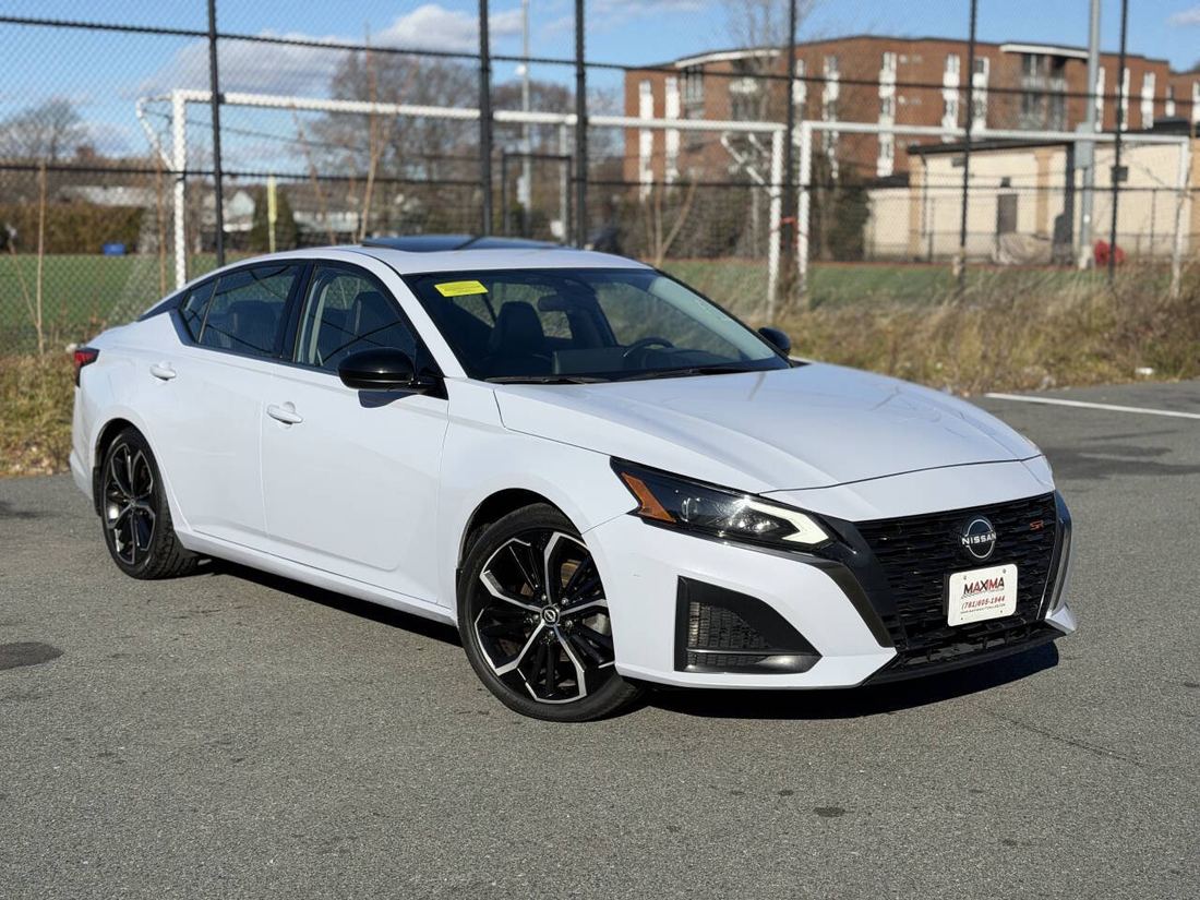 2023 Nissan SR