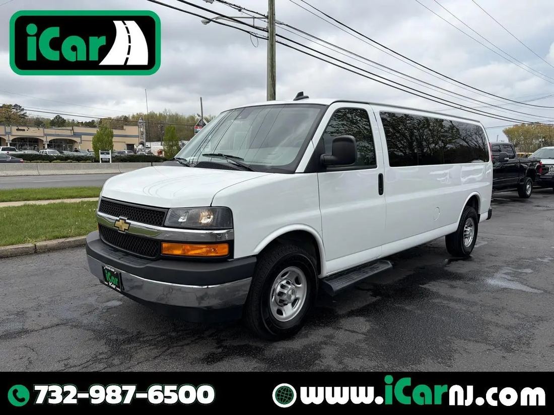 2023 Chevrolet 3500 Passenger