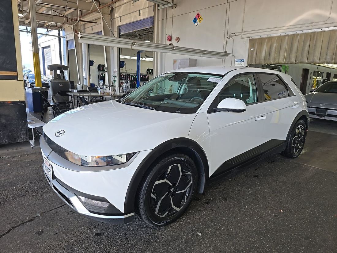 2024 HYUNDAI SE
