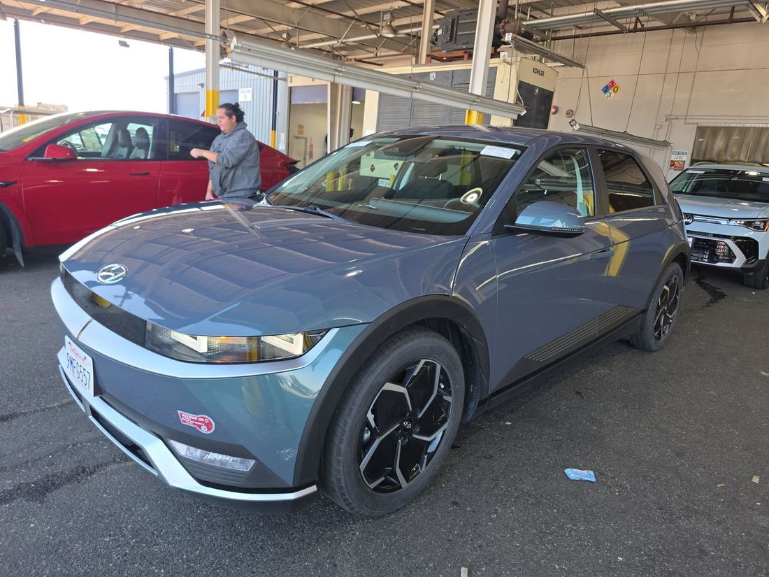 2024 HYUNDAI SE
