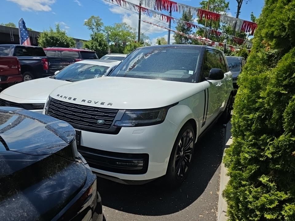 2025 Land Rover SE