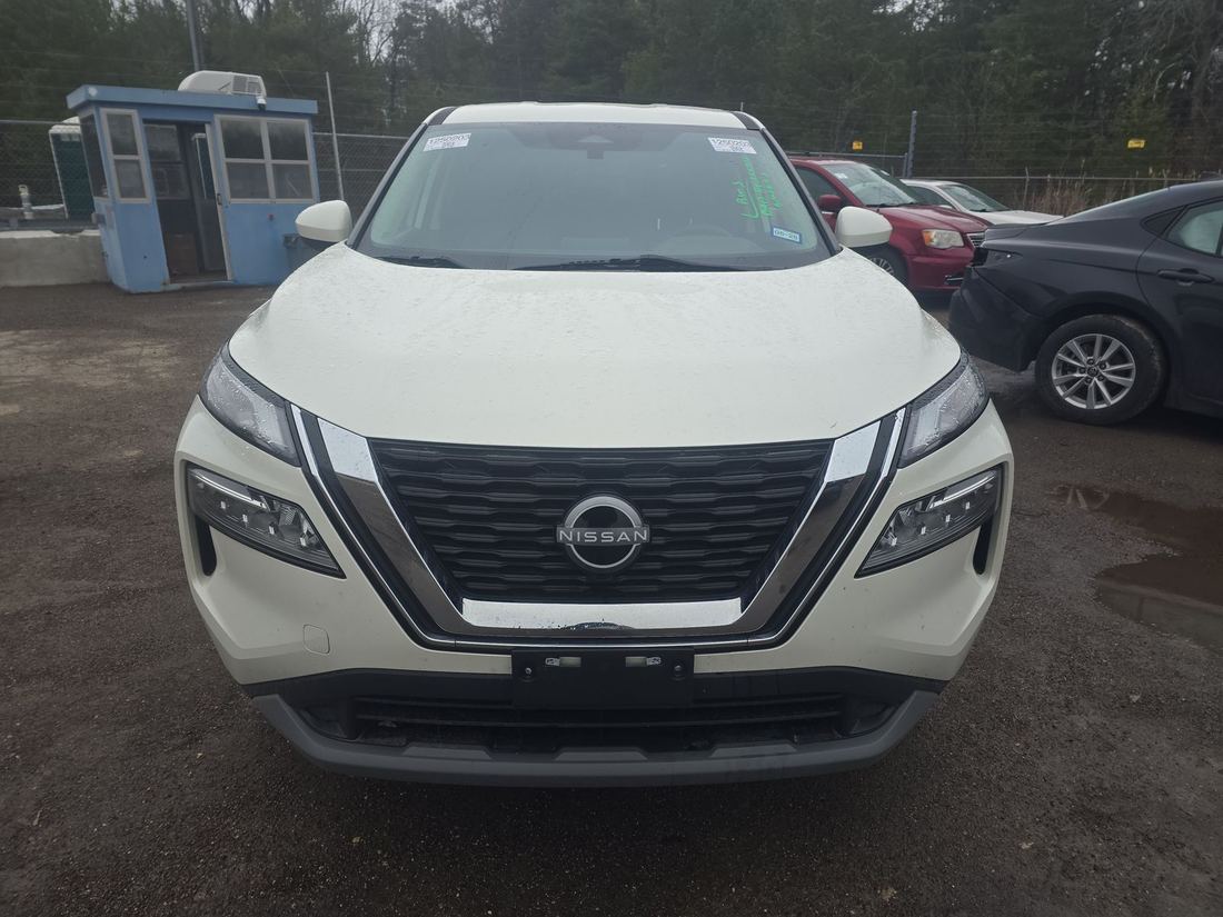2023 Nissan SV
