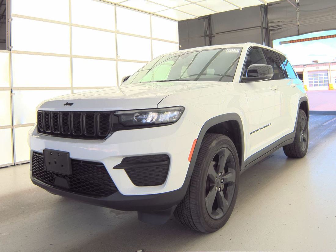 2023 JEEP Laredo, Altitude