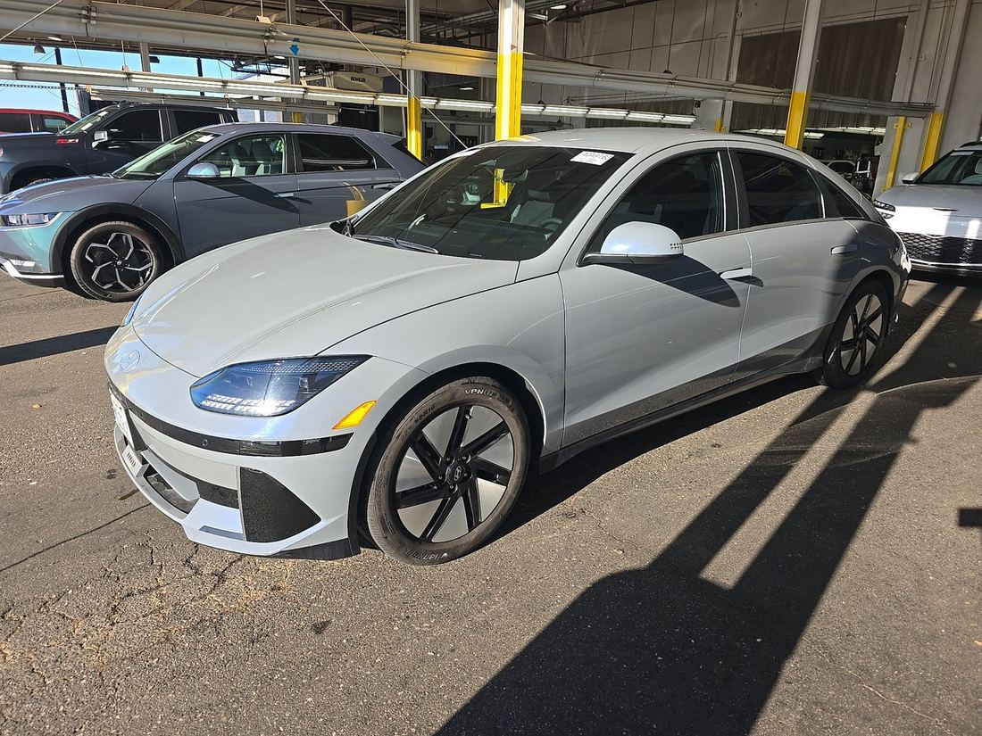 2024 HYUNDAI SE