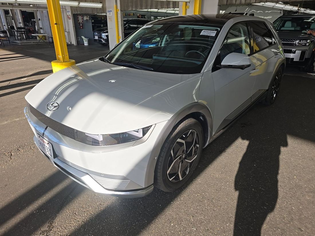 2024 HYUNDAI Limited, Disney 100 Platinum Edition