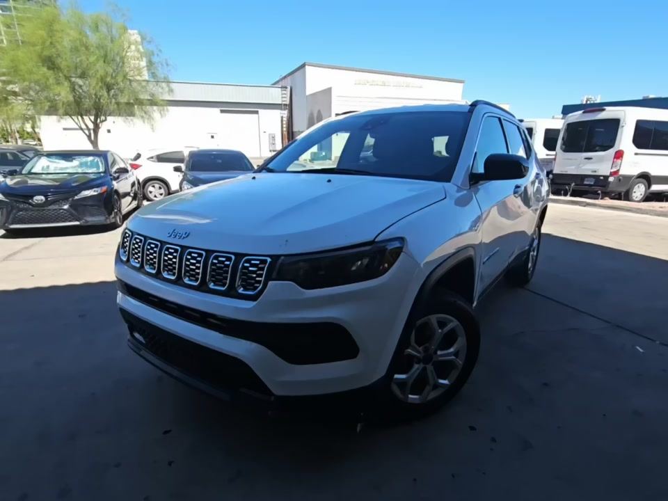 2025 Jeep North, Latitude