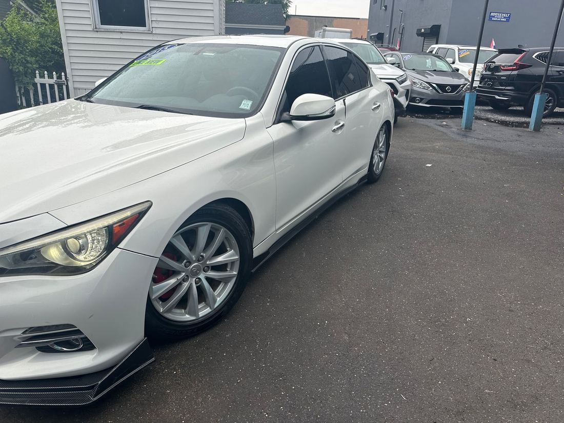 2015 INFINITI Q50