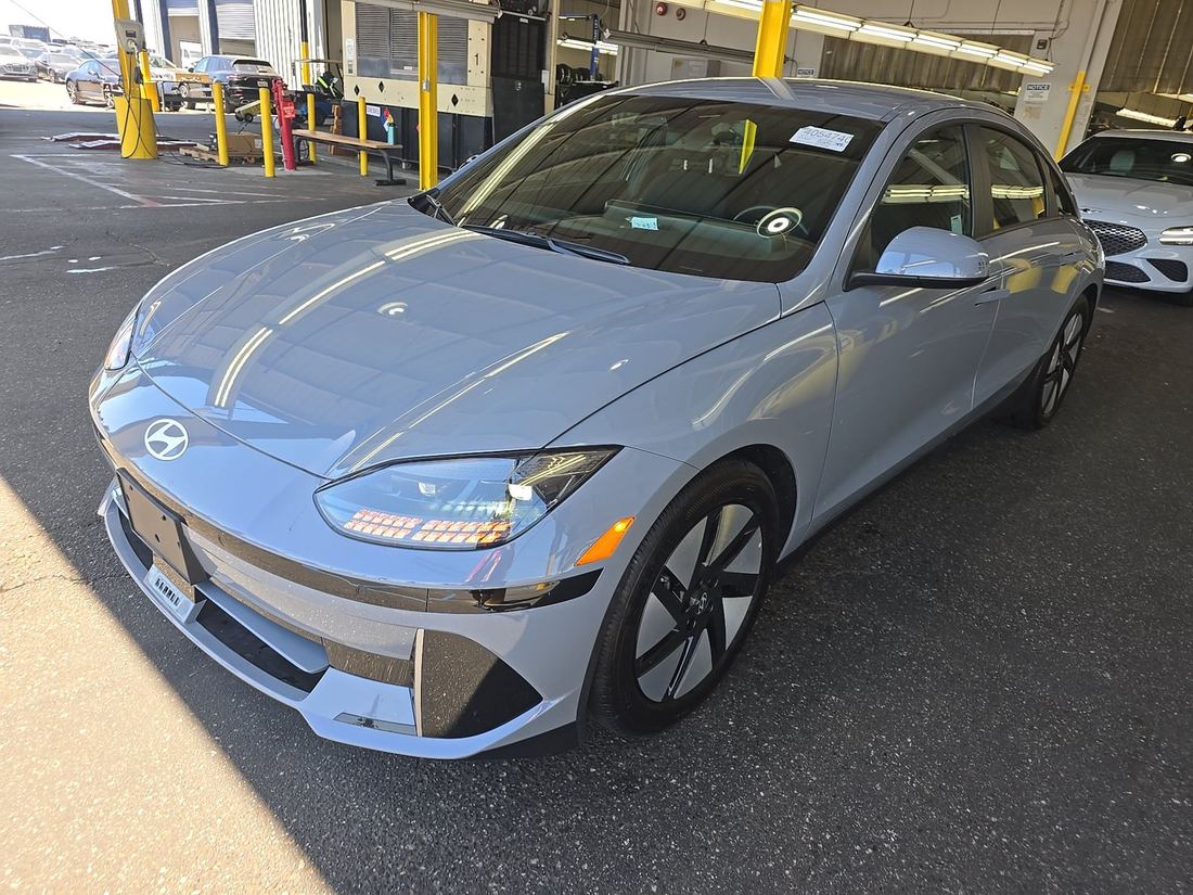 2025 HYUNDAI SE