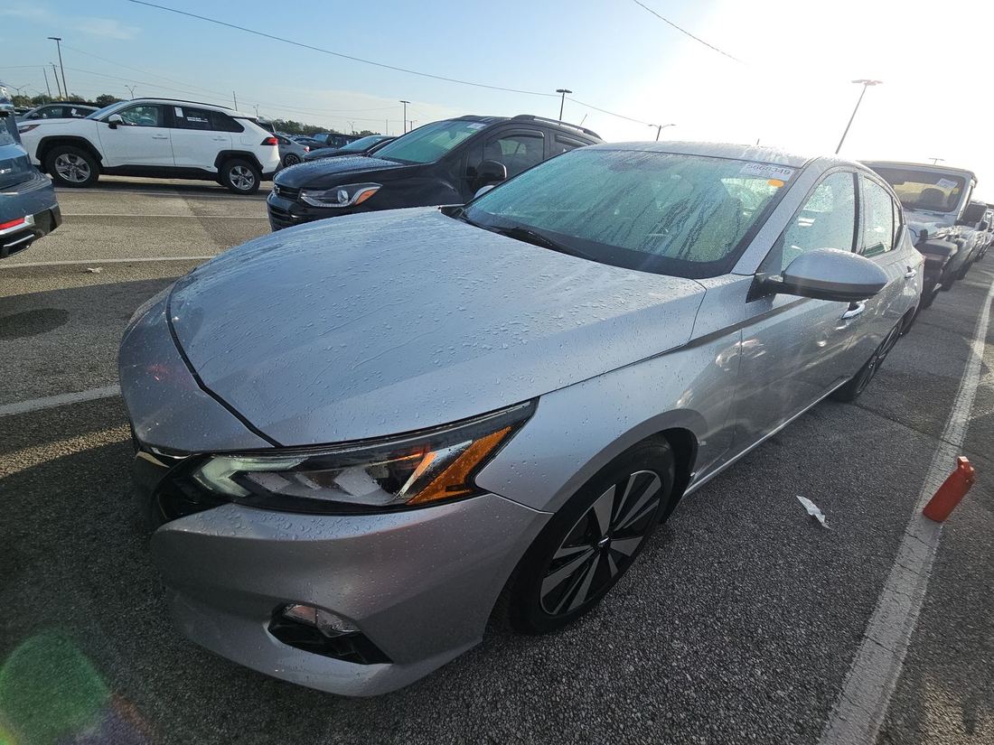 2019 NISSAN SL