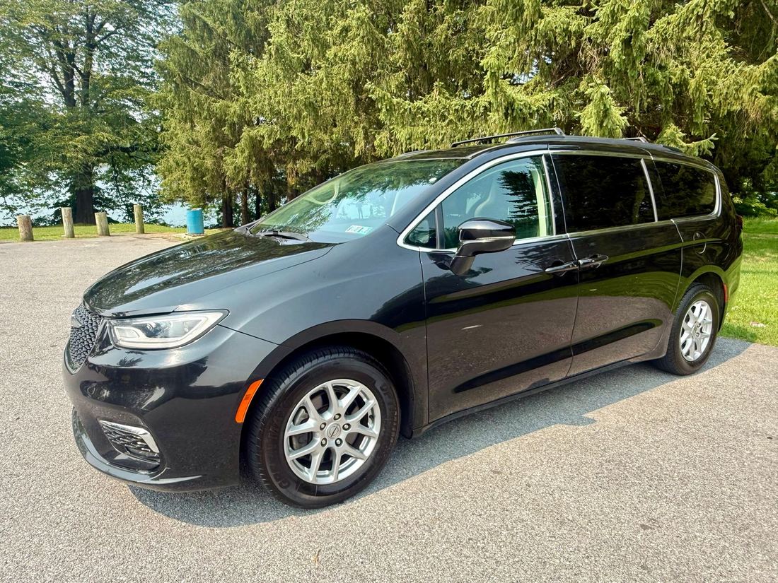 2022 Chrysler Touring L