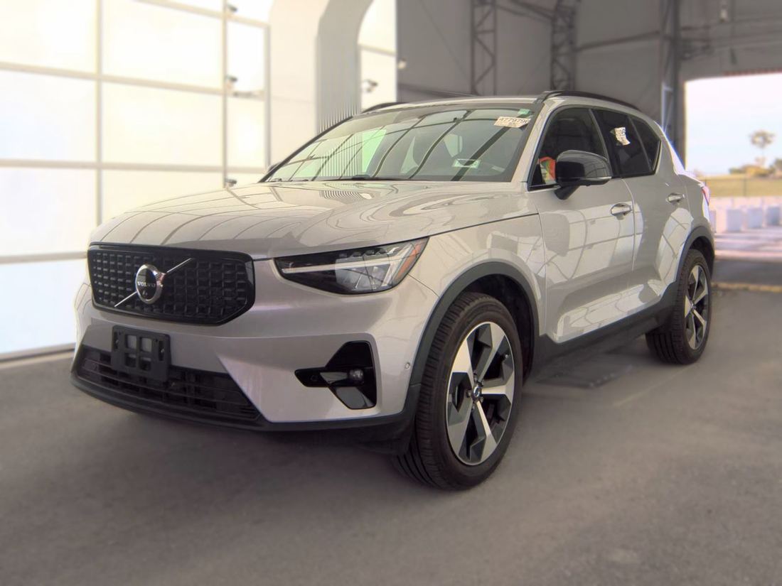 2023 Volvo Ultimate Dark