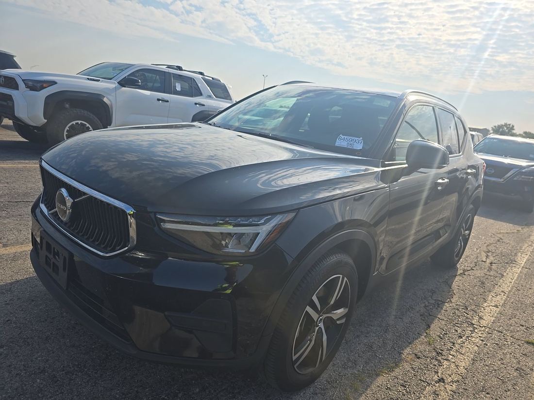 2023 Volvo Core, Bright Theme, Dark Theme