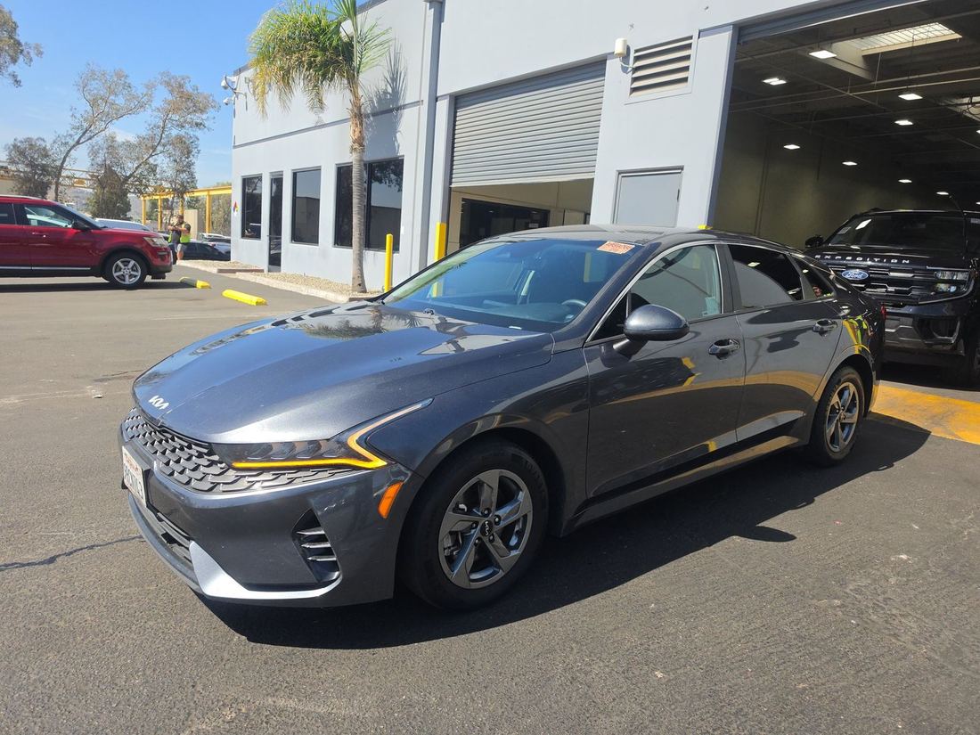 2022 KIA LXS