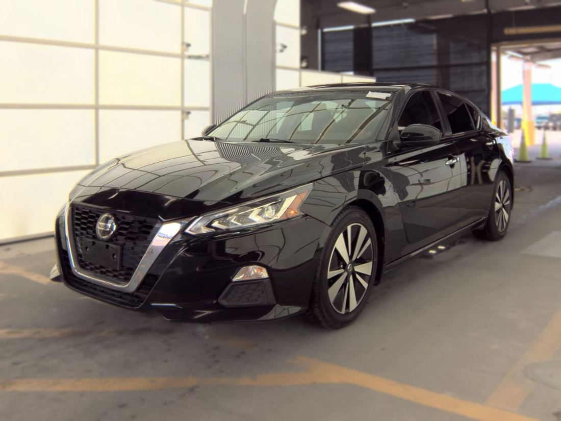 2021 NISSAN SV
