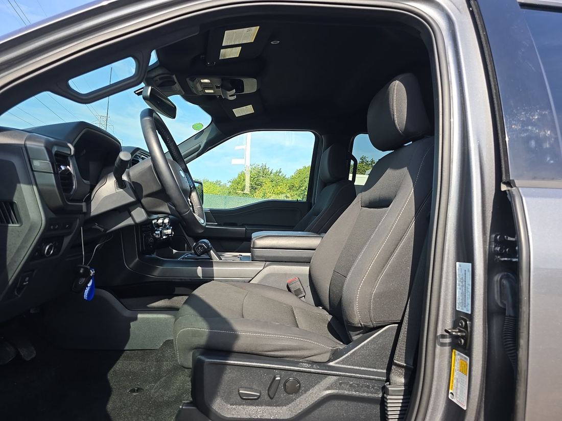 2024 FORD XLT