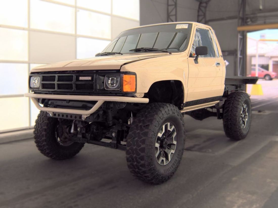 1986 TOYOTA 1/2 ton STD