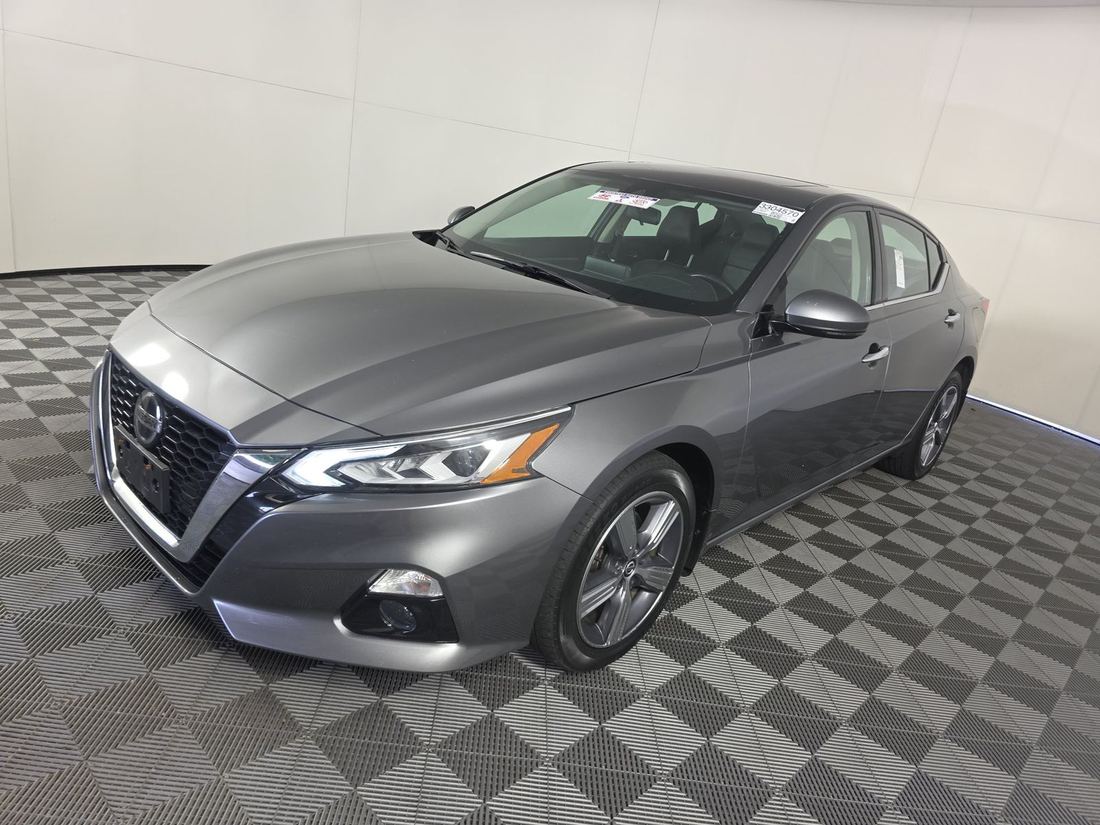 2021 Nissan SL