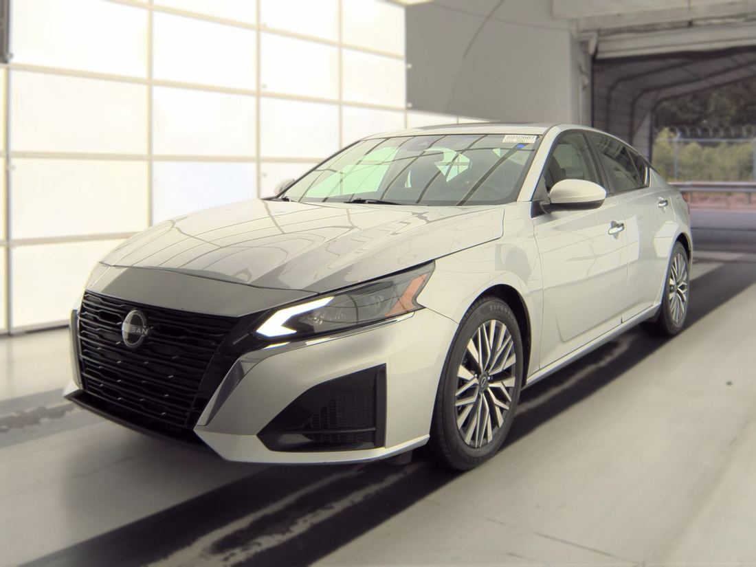 2023 NISSAN SV