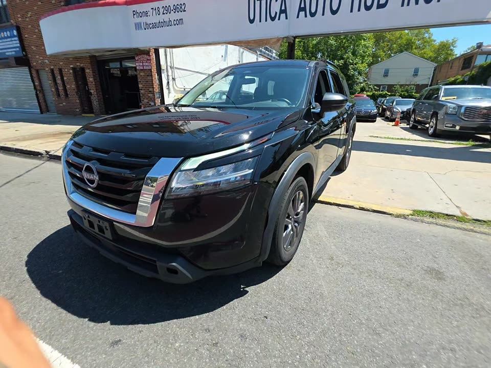 2022 Nissan SV