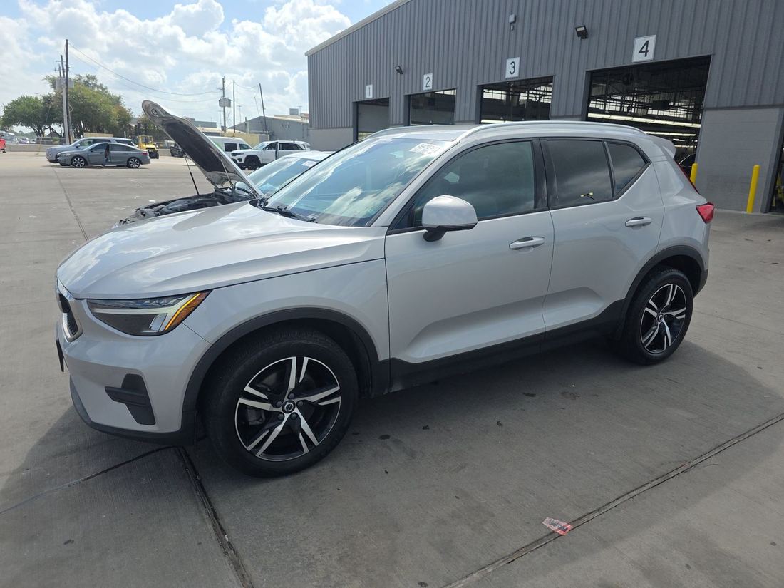 2023 VOLVO Core, Bright Theme, Dark Theme