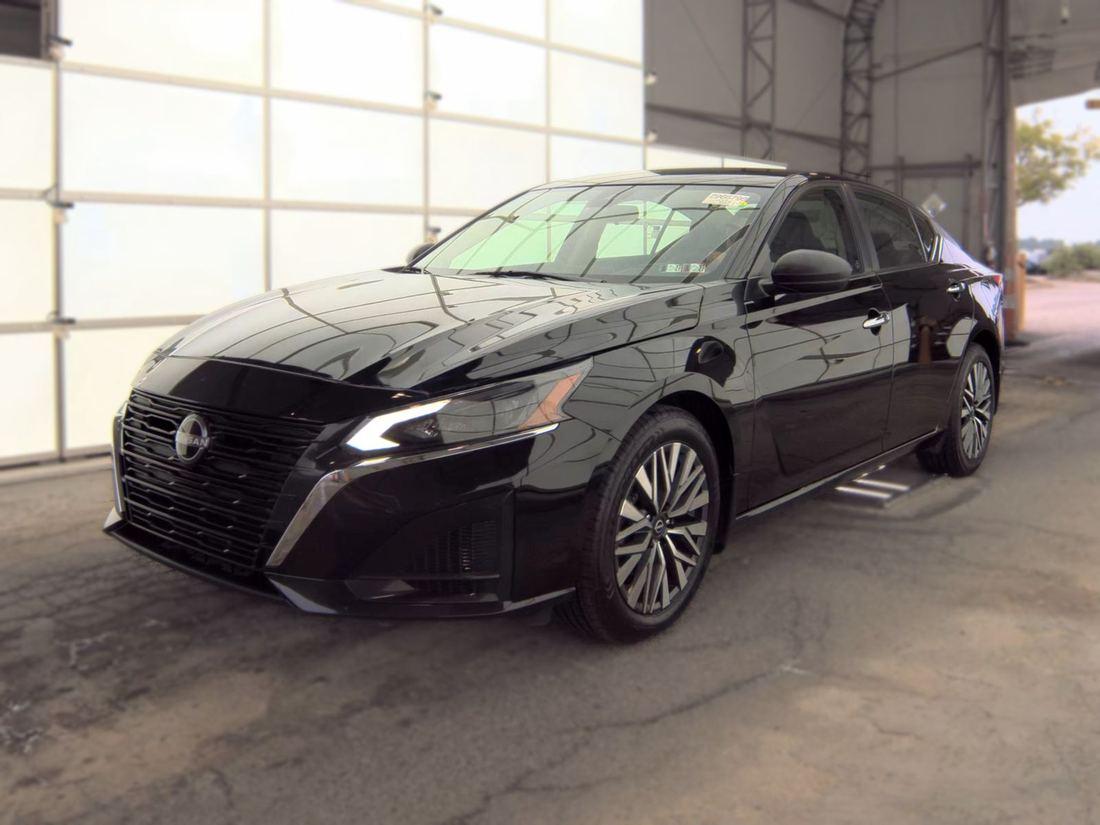 2024 NISSAN SV