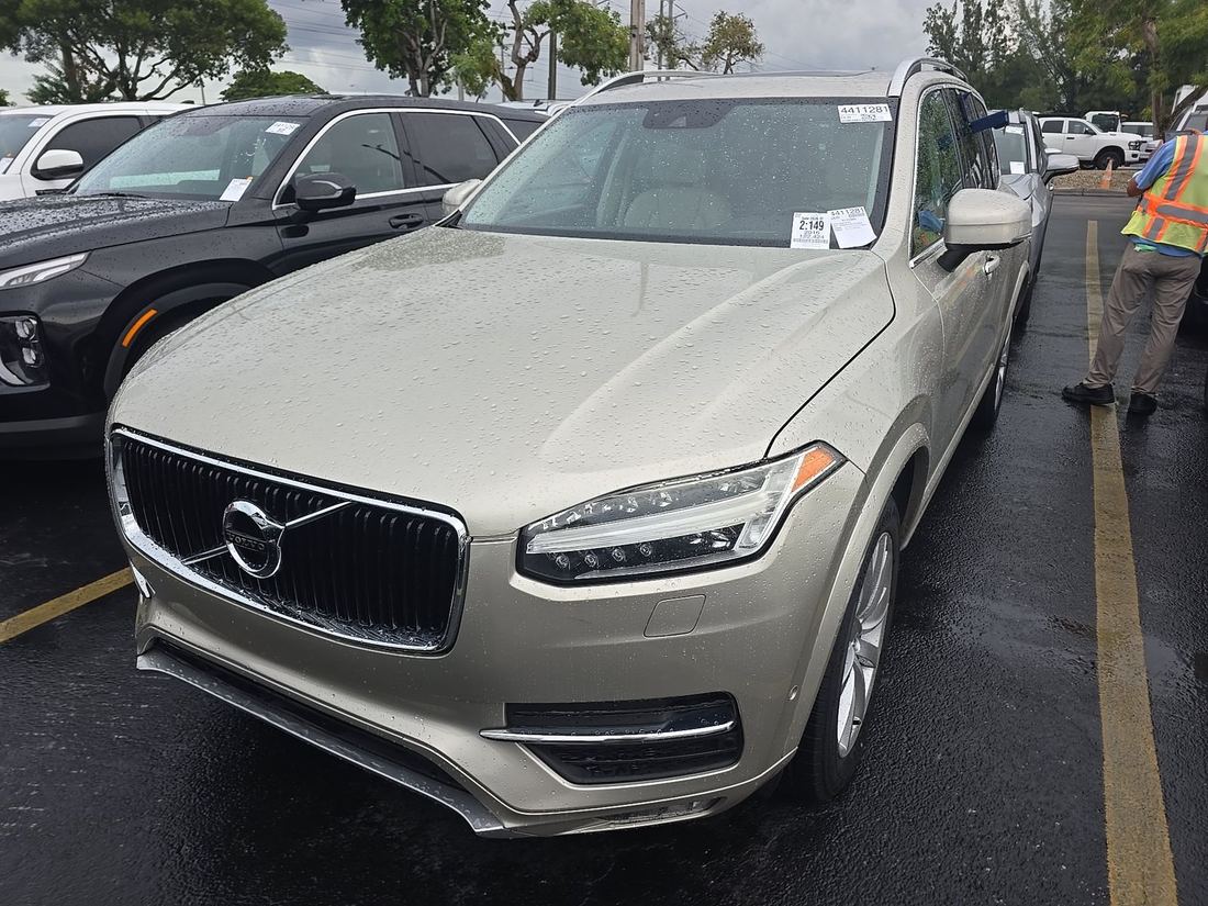 2016 Volvo SV42 Momentum