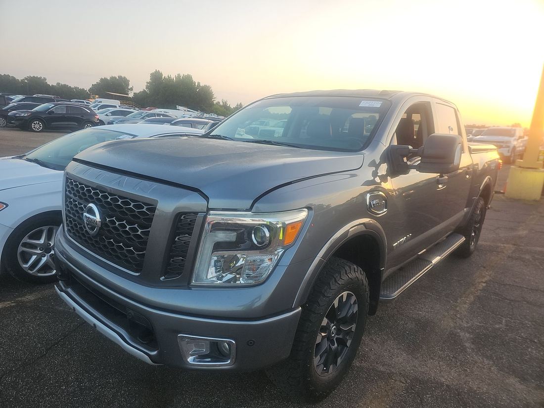 2017 NISSAN Titan