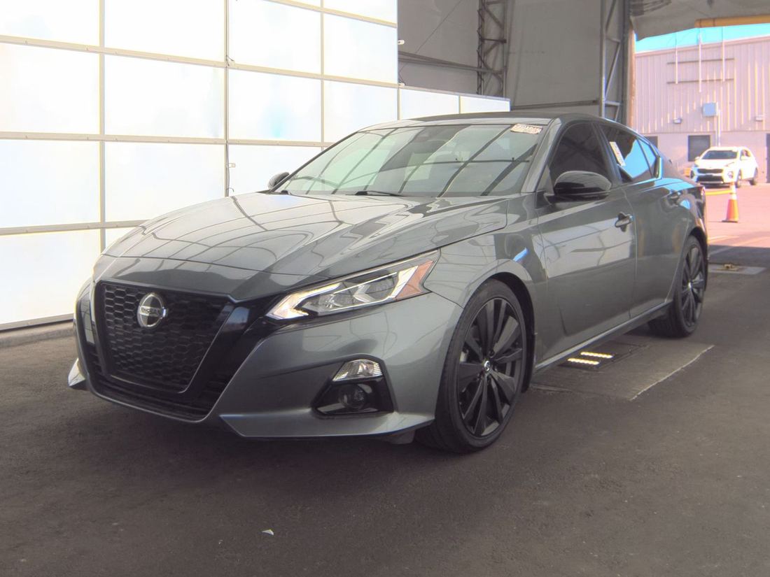 2022 NISSAN SR