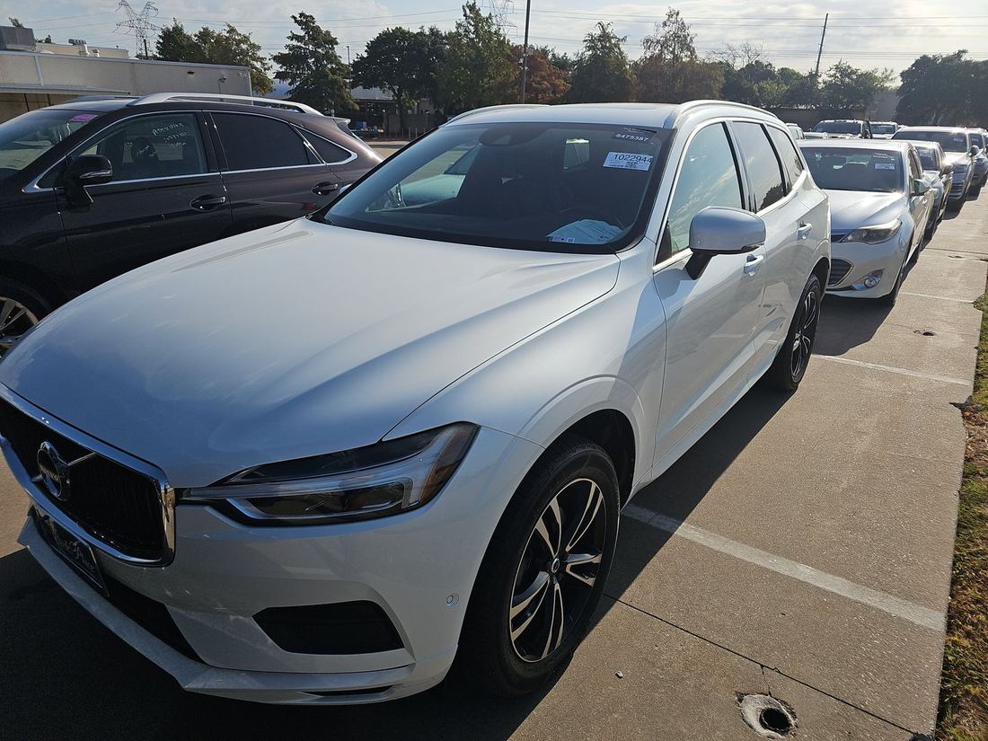 2019 VOLVO Momentum